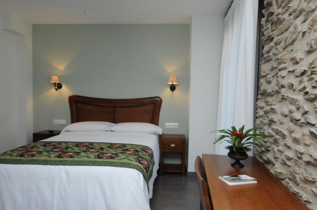 Tirvia Casa Rural La Comella מראה חיצוני תמונה