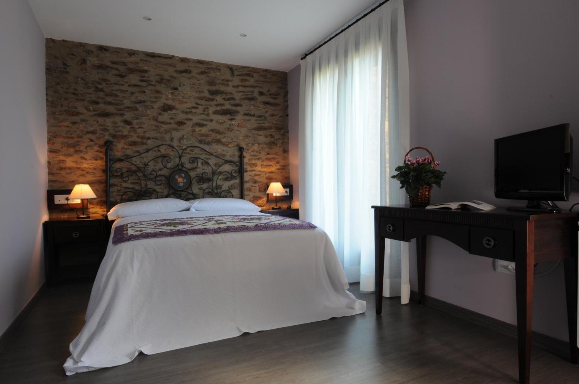 Tirvia Casa Rural La Comella מראה חיצוני תמונה