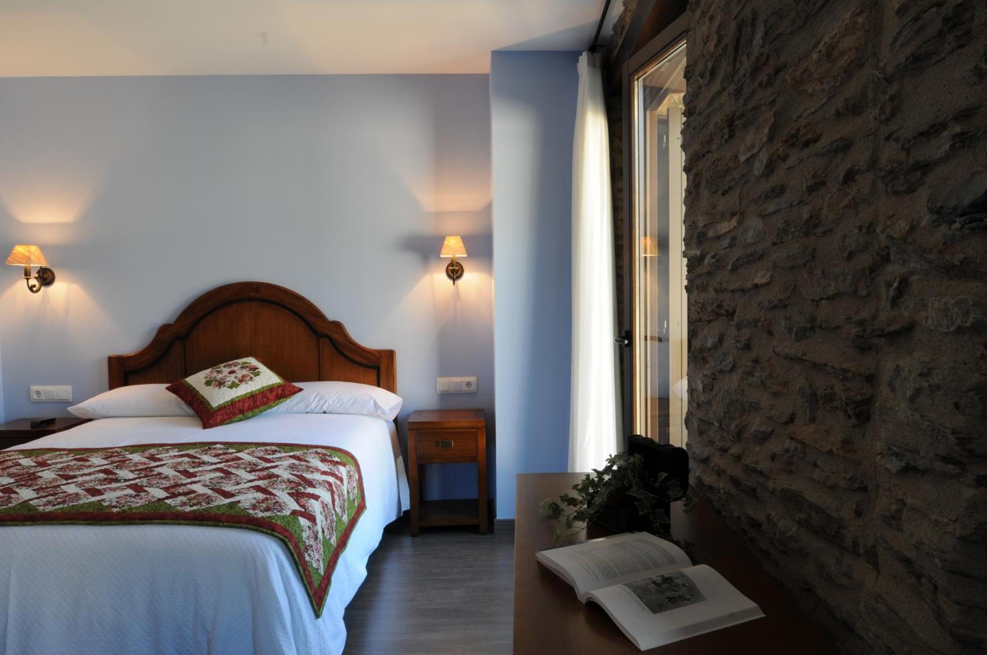 Tirvia Casa Rural La Comella מראה חיצוני תמונה
