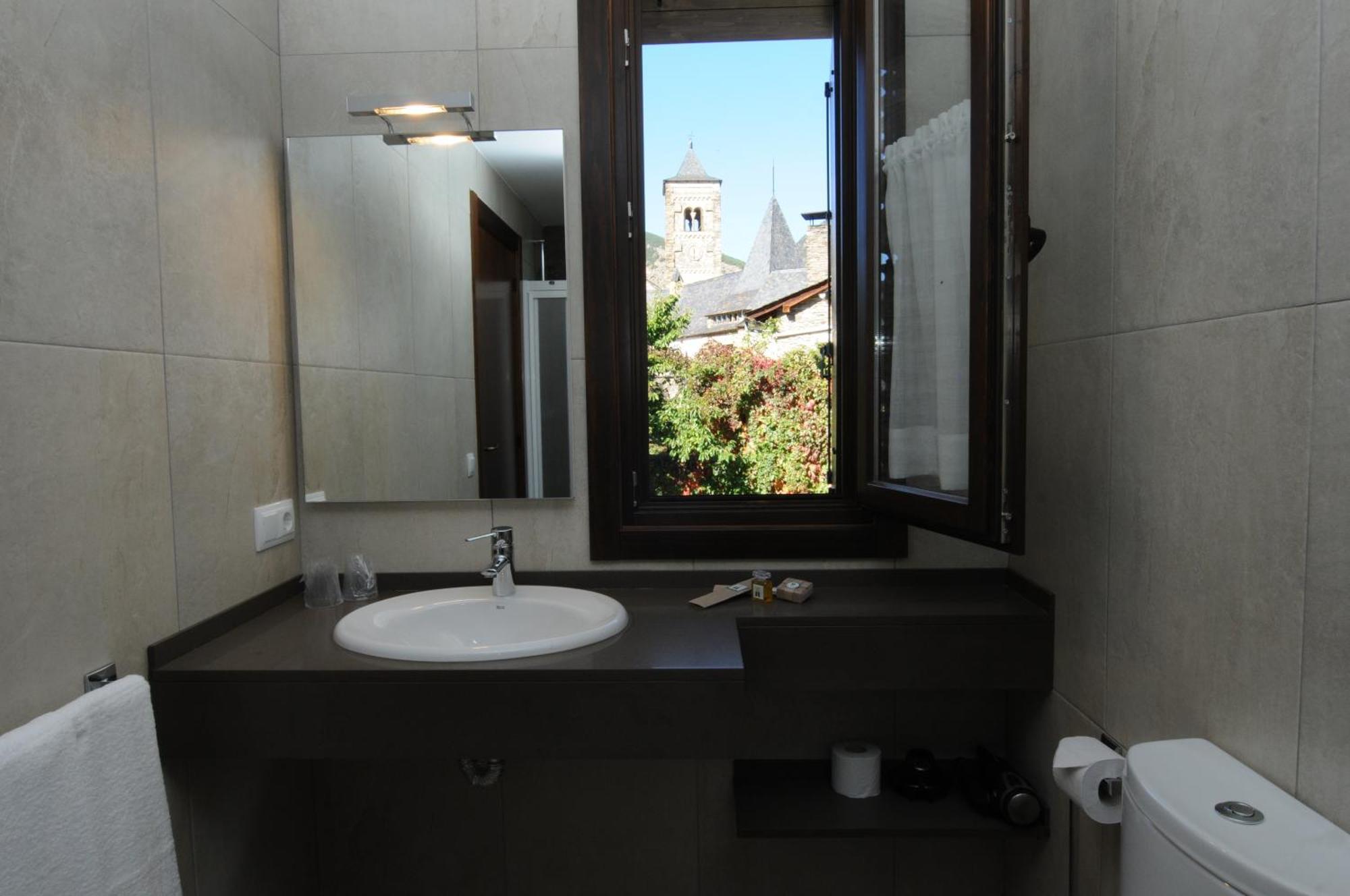 Tirvia Casa Rural La Comella מראה חיצוני תמונה