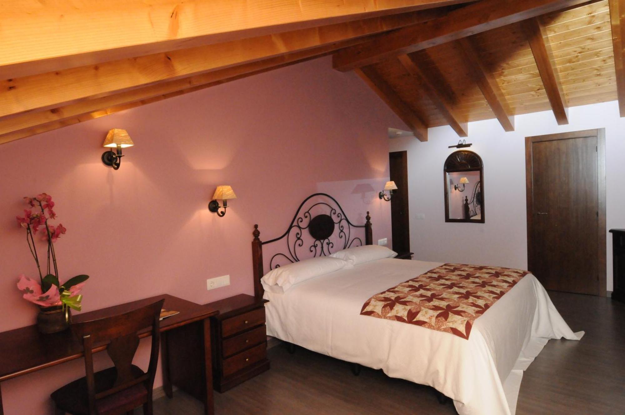 Tirvia Casa Rural La Comella מראה חיצוני תמונה