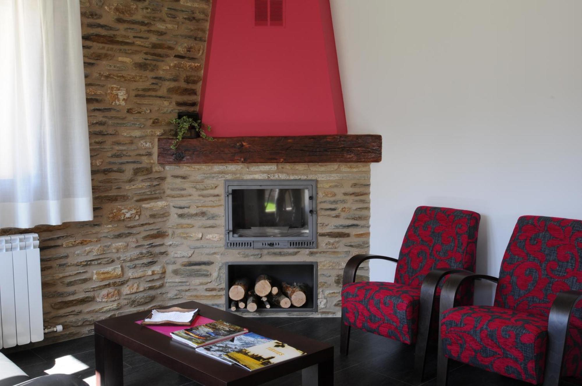 Tirvia Casa Rural La Comella מראה חיצוני תמונה