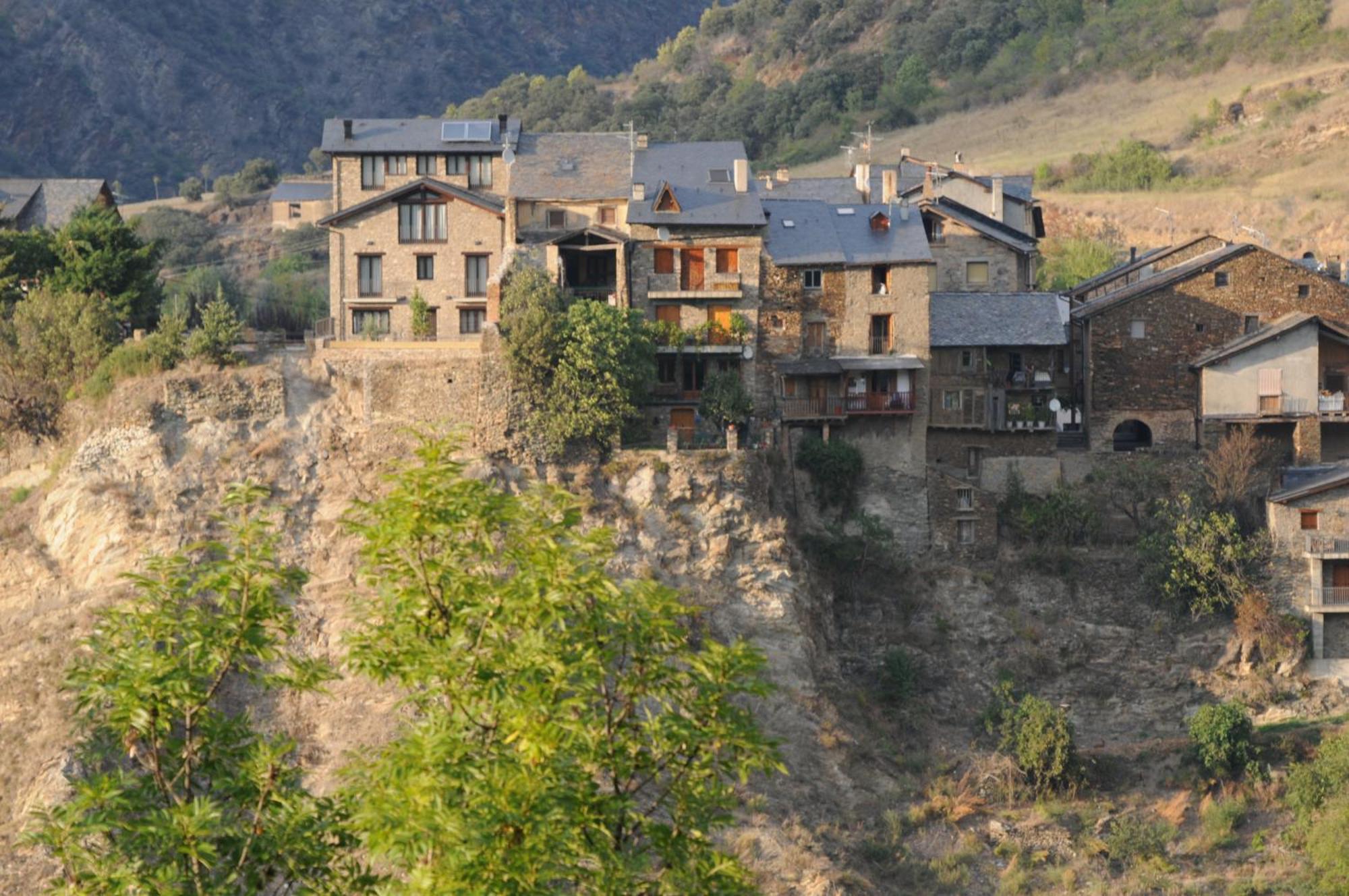 Tirvia Casa Rural La Comella מראה חיצוני תמונה