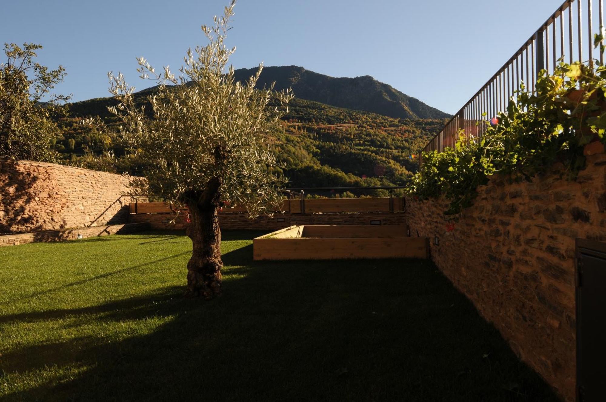 Tirvia Casa Rural La Comella מראה חיצוני תמונה